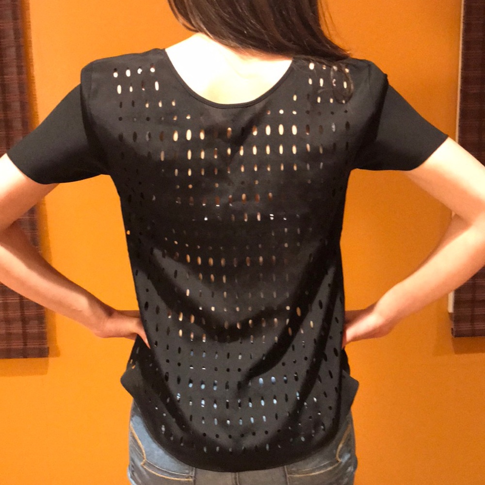 Gorgeous black top!